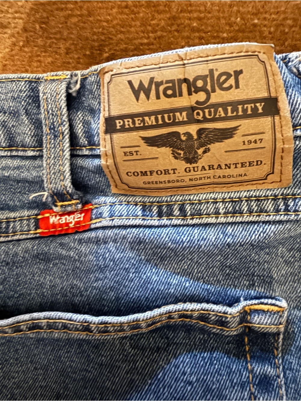 Wrangler Men's Light Blue Denim Jeans with Red Tab 40x32 relaxed fit